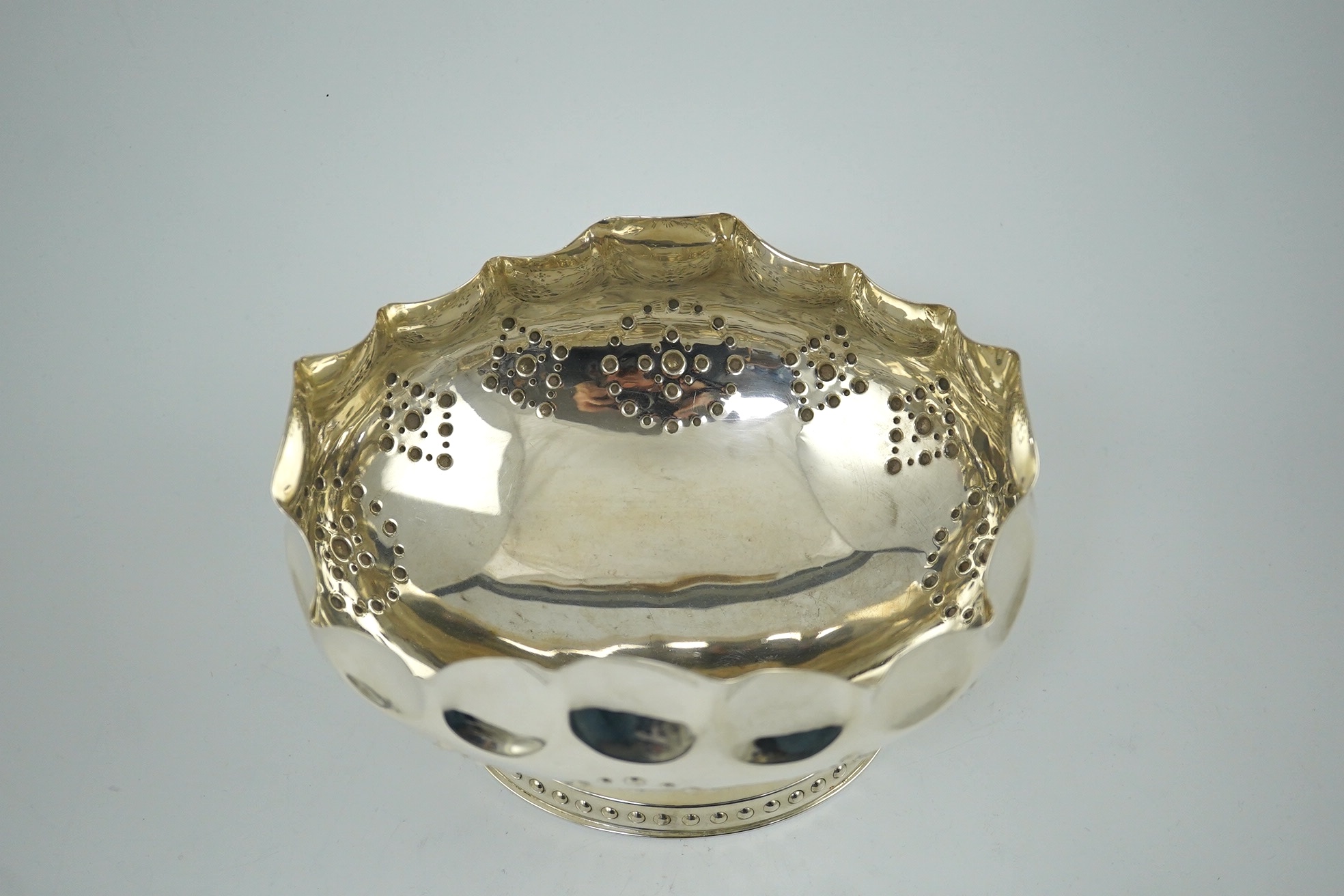 A late Victorian silver oval pedestal fruit bowl by Elkington & Co